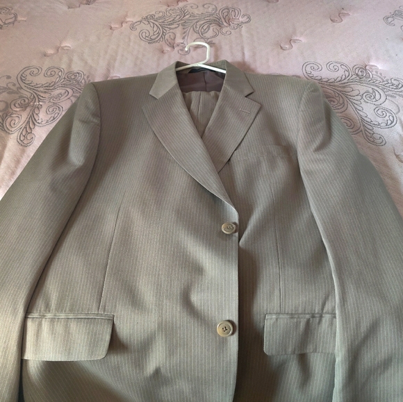 Business Suit Never Worn - Picture 1 of 3